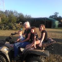 Laura Irwin Photo 8