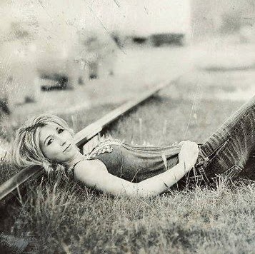 Kylie Moore Photo 8