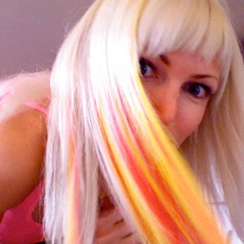 Erin Askew Photo 9
