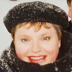 Caroline Burch Photo 9