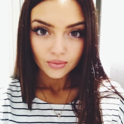 Claire Howell Photo 9
