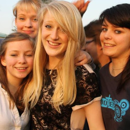 Laurel Ellis Photo 11