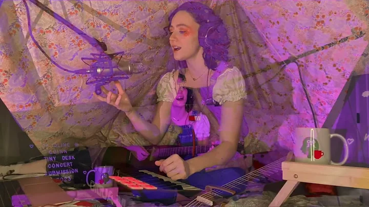 Caroline Quinn Photo 33