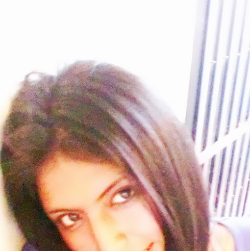 Claudia Luna Photo 15