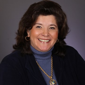 Joan Moore Photo 16