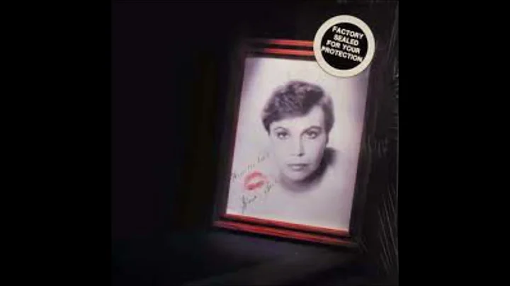 Gloria Bare Photo 9