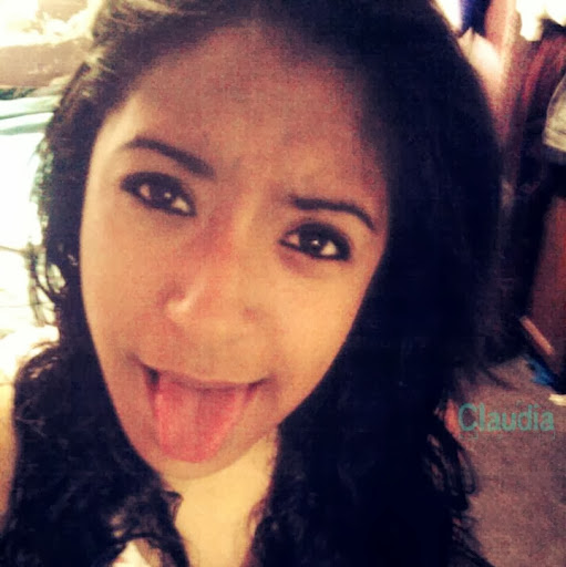 Claudia Luna Photo 17