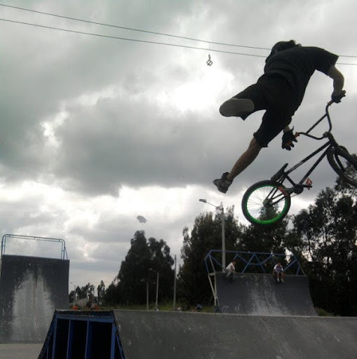 Alvaro Sandoval Photo 12