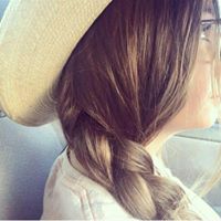 Eliza Phillips Photo 7