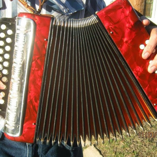 Roberto Botello Photo 10