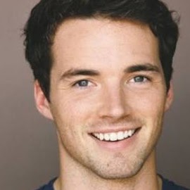 Ian Harding Photo 15