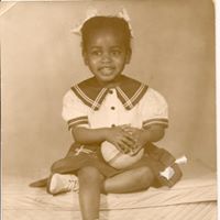 Valerie Holmes Photo 6