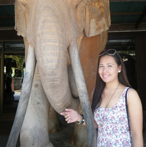 Loraine Torres Photo 13