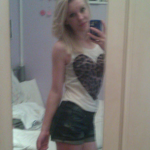 Natalie Gill Photo 13