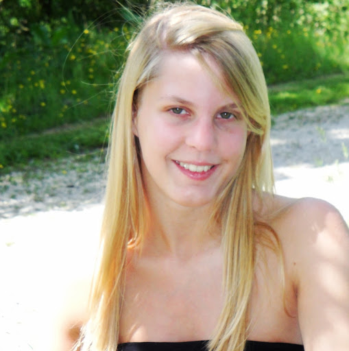 Julie Dumoulin Photo 6