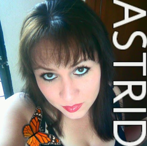 Astrid Vega Photo 13