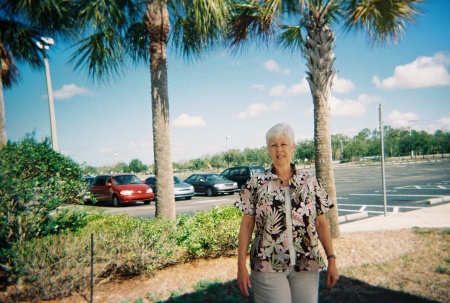 Julie Thomas Photo 21