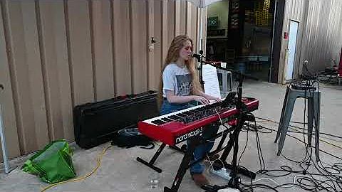 Caitlin King Photo 32