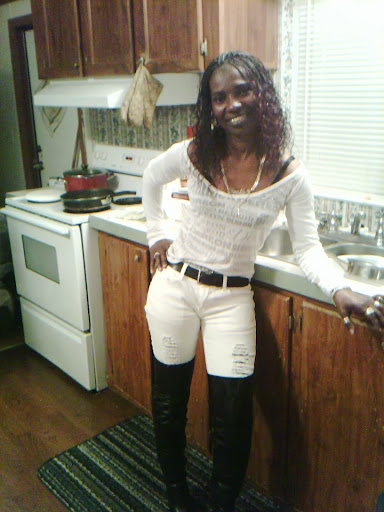 Yvette Nieves Photo 9
