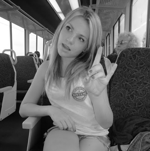 Stephanie Lindsay Photo 14