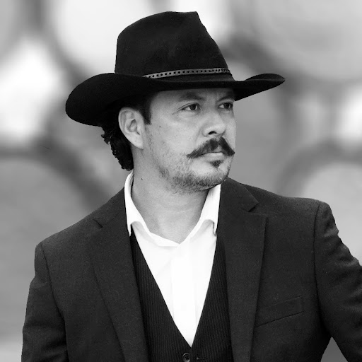 Lionel Gomez Photo 11