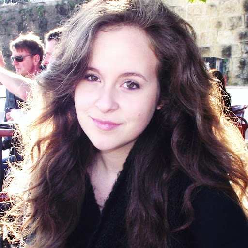 Carmen Esteves Photo 9