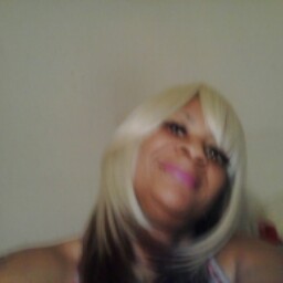 Iesha Young Photo 11