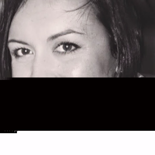 Danielle Burns Photo 12