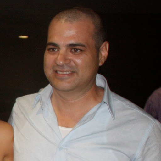 Robert Centeno Photo 14