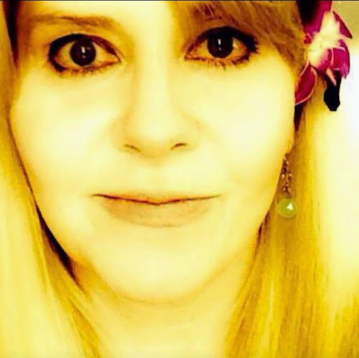 Laura Scott Photo 15