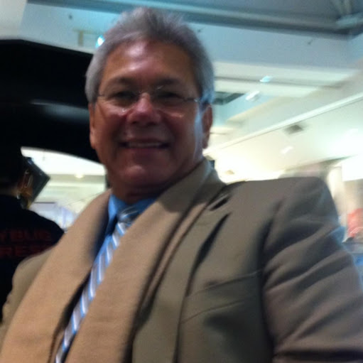 Roberto Rosales Photo 9
