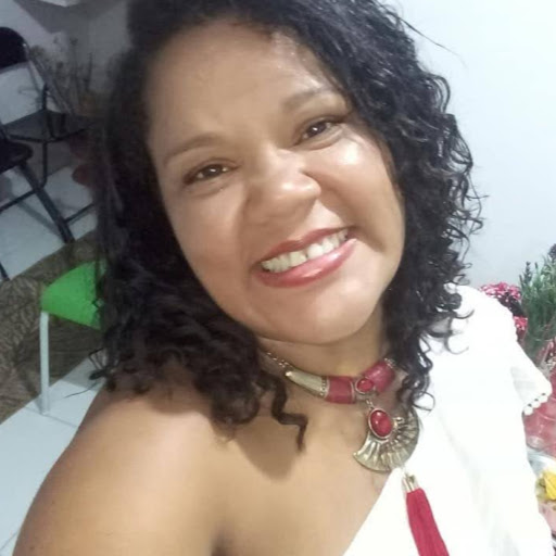 Adriana Gomes Photo 10