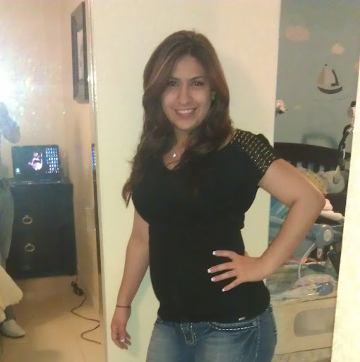 Elizabeth Acosta Photo 15