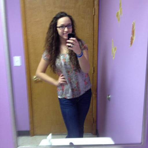 Taylor Snyder Photo 13