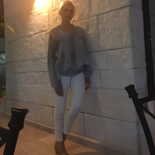 Ellen Lewis Photo 19