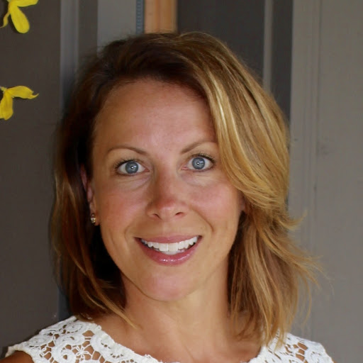 Bobbi Schmitt Photo 2