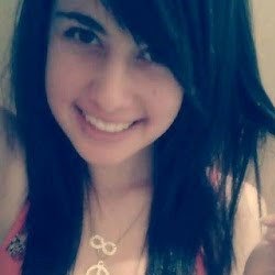 Julia Neves Photo 14