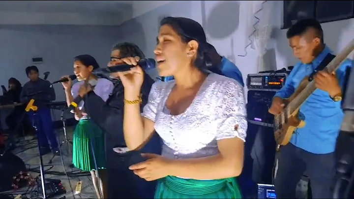 Julia Cruz Photo 32