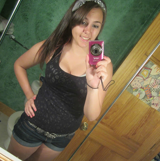 Adrienne Shelton Photo 10