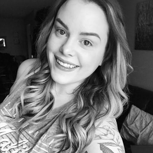 Danielle Hooper Photo 17