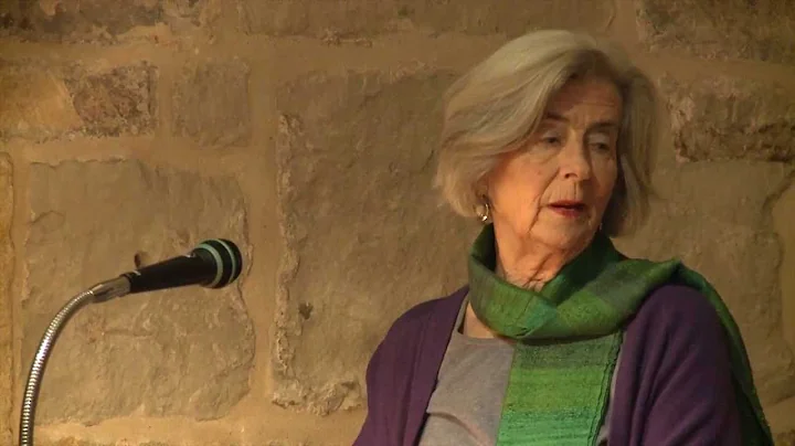 Esther Bourne Photo 11