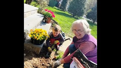 Betsy Montgomery Photo 21