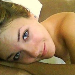 Sarah Holly Photo 13