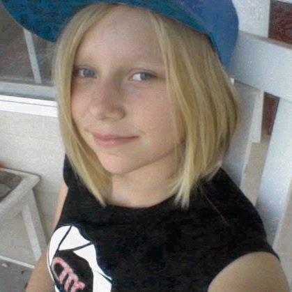 Allie Riley Photo 10