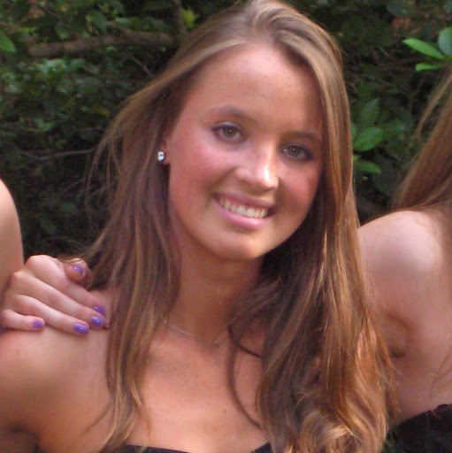 Eliza Phillips Photo 9