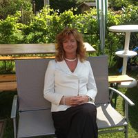 Stephanie Hooper Photo 2