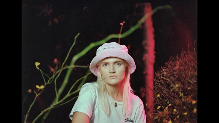 Alice Cunningham Photo 32