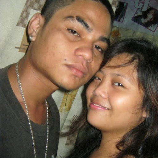 Joyce Valenzuela Photo 10