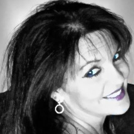Lora Moore Photo 11