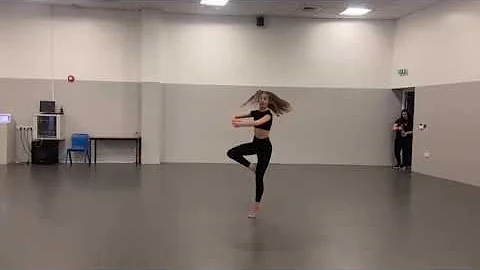 Mia Perry Photo 34